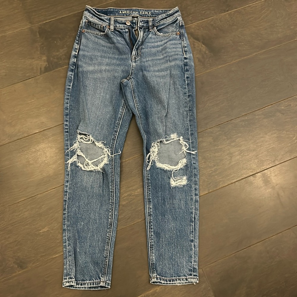 American Eagle light wash lightly ripped jeans